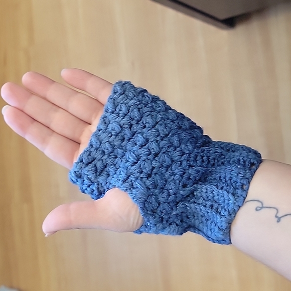 Wrist Warmers / Fingerless Mittens / Handmade Crochet Wrist Warmers - Picture 5 of 5